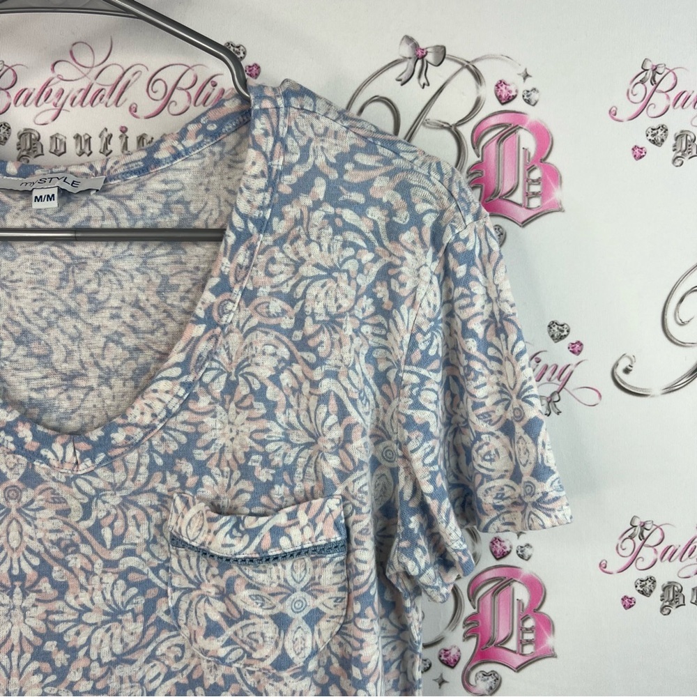 Mystyle tshirt top pockets floral Elegant Blue and White Floral Women's Tee - Picture 5 of 11